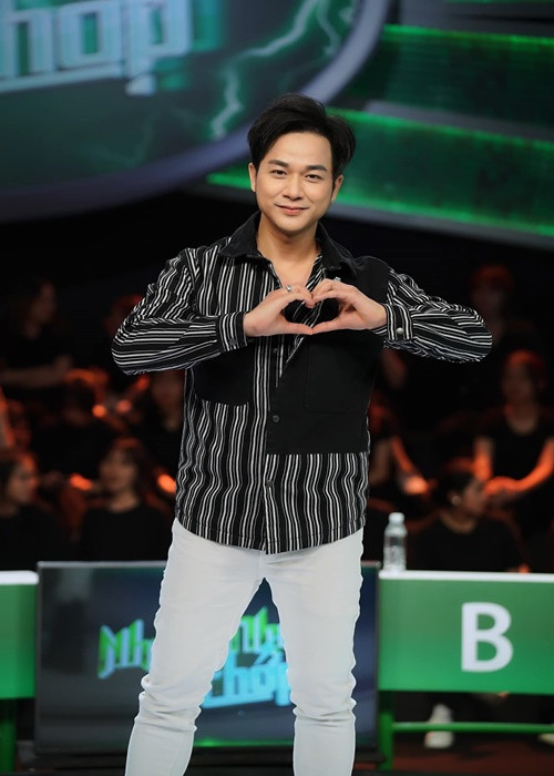 Quách Tuấn Du có ý muốn kết hôn với Anh Thư. Tuy nhiên, sau đó, gia đình bạn gái nam ca sĩ xảy ra biến cố nên cả hai chia tay. Ảnh: FBNV.