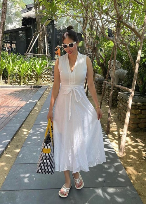 Mẹ đẻ Phạm Hương thường xuyên đi du lịch sang chảnh. Ảnh: Instagram.