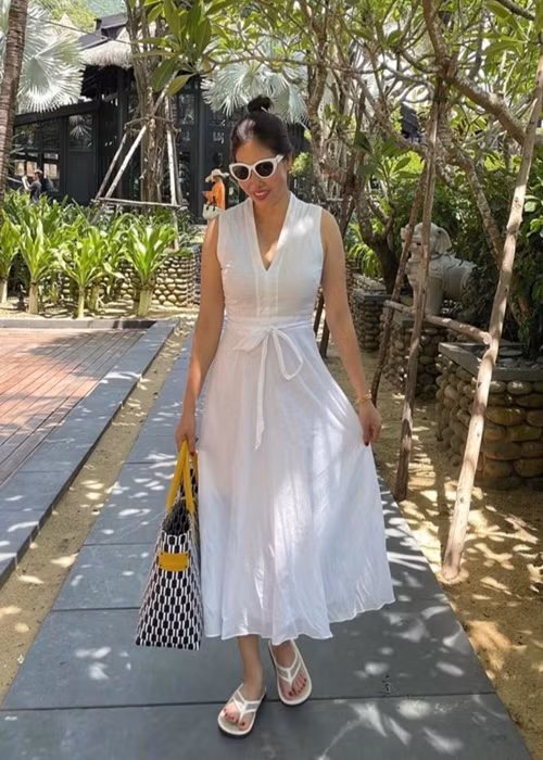 Mẹ đẻ Phạm Hương thường xuyên đi du lịch sang chảnh. Ảnh: Instagram.