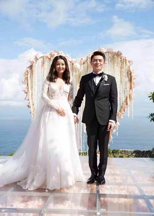 Hoắc Kiến Hoa chia sẻ, anh kết hôn với Lâm Tâm Như bởi cả hai có tính cách tuy đối lập nhưng lại bổ sung cho nhau. Tài tử họ Hoắc trầm tính, ít nói còn Lâm Tâm Như luôn vui vẻ, hoạt bát. Ảnh: Tổ Quốc.