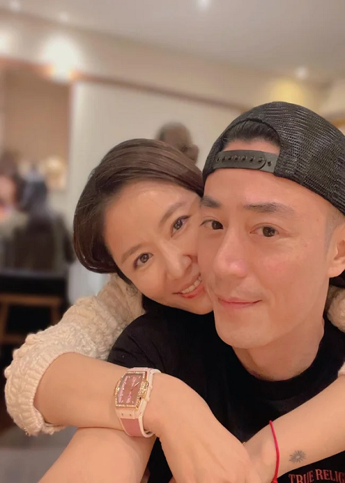 7 năm qua, tình cảm của Lâm Tâm Như và chồng trẻ luôn mặn nồng. Cả hai thường "trốn con" đi hẹn hò. Ảnh: Phụ Nữ Việt Nam.
