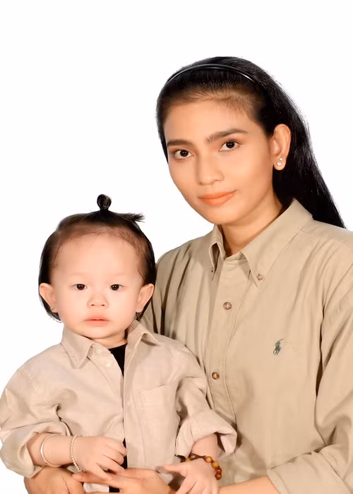 Thông tin Á hậu Trương Thị May công khai con gái đang nhận được sự quan tâm của nhiều khán giả.