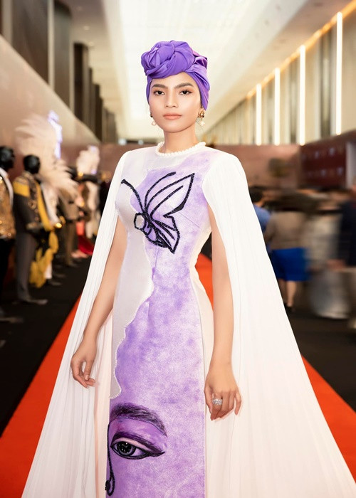 Năm 2017, trong cuộc phỏng vấn với Zing, Trương Thị May chia sẻ, khi sang Mỹ tham dự chương trình Hiểu về trái tim, ít nhất có 7 người xin cưới cô ngay tại đêm đó. 7 người gặp mẹ cô và xin phép.