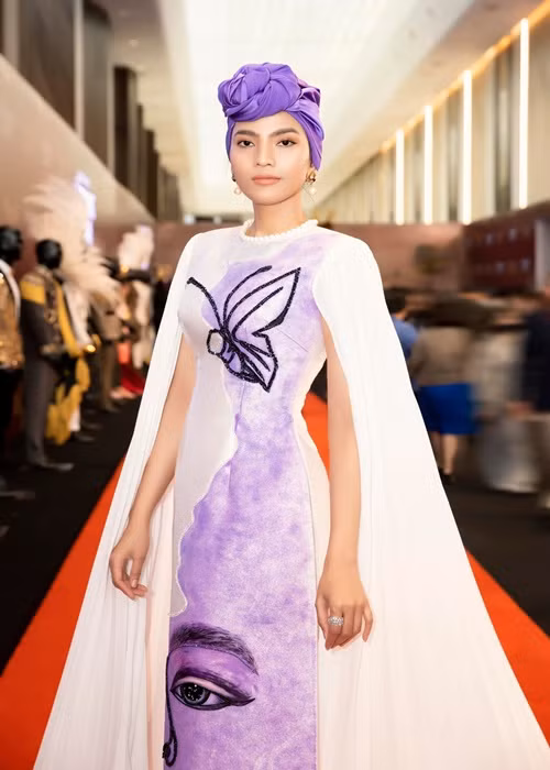 Năm 2017, trong cuộc phỏng vấn với Zing, Trương Thị May chia sẻ, khi sang Mỹ tham dự chương trình Hiểu về trái tim, ít nhất có 7 người xin cưới cô ngay tại đêm đó. 7 người gặp mẹ cô và xin phép.