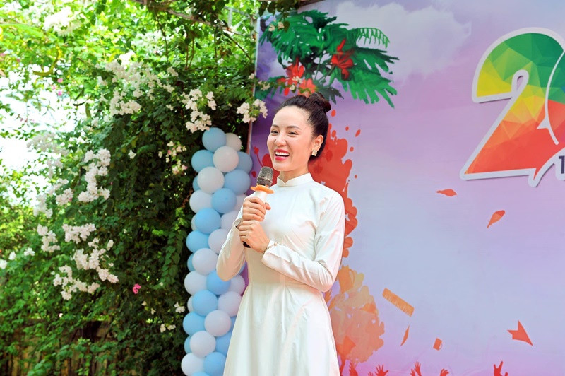 Khi Phương Linh học Thanh nhạc tại Nhạc viện Hà Nội, bố mẹ của nữ ca sĩ ủng hộ quyết định này. Ảnh: FBNV.