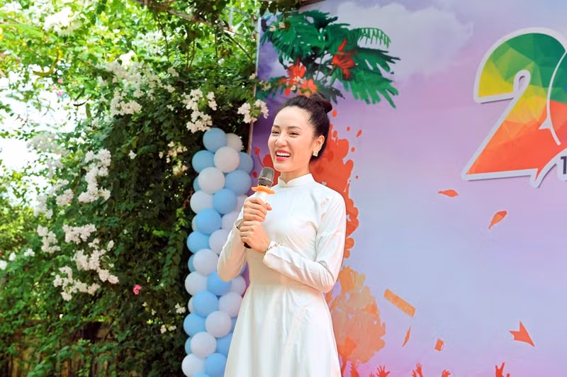 Khi Phương Linh học Thanh nhạc tại Nhạc viện Hà Nội, bố mẹ của nữ ca sĩ ủng hộ quyết định này. Ảnh: FBNV.