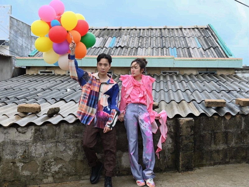 Năm 2017, Phương Ly kết hợp với JustaTee thể hiện ca khúc Mặt trời của em. Năm 2018, cô cùng JustaTee thể hiện ca khúc Thằng điên. Cả hai bài hát đều được nhiều khán giả yêu thích. Ản: VOV.