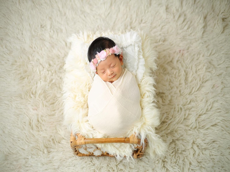 Tháng 4, Á hậu Thúy An xác nhận thông tin sinh con gái đầu lòng. Thời điểm đó, chia sẻ với Tiền Phong, người đẹp cho biết, cô chờ đến thời điểm thích hợp sẽ khoe thiên thần nhỏ của mình. Nhân dịp ngày 1/6, Thúy An lần đầu chia sẻ hình ảnh con.