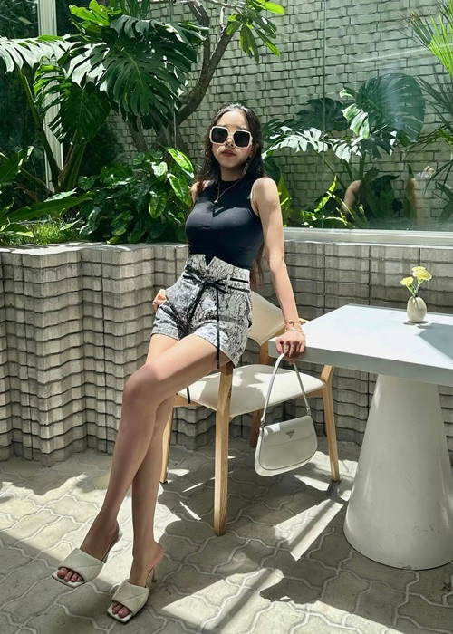 Trong cuộc phỏng vấn với Báo Giao Thông, Thúy An chia sẻ, chồng tài giỏi và điềm đạm. Người đẹp nể phục trước sự thông minh và những thành công mà người bạn đời đã đạt được. Theo Thúy An, cô cảm thấy may mắn vì có một người chồng tinh tế và thấu hiểu mình. Đối với người đẹp, Ngọc Duy chính là chỗ dựa tinh thần vững chắc nhất.