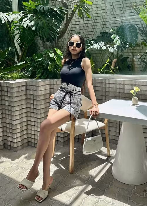 Trong cuộc phỏng vấn với Báo Giao Thông, Thúy An chia sẻ, chồng tài giỏi và điềm đạm. Người đẹp nể phục trước sự thông minh và những thành công mà người bạn đời đã đạt được. Theo Thúy An, cô cảm thấy may mắn vì có một người chồng tinh tế và thấu hiểu mình. Đối với người đẹp, Ngọc Duy chính là chỗ dựa tinh thần vững chắc nhất.