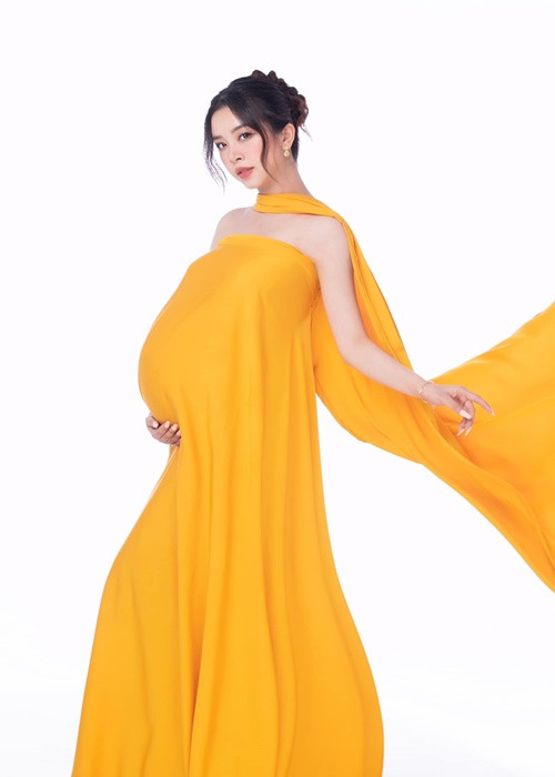 Thúy An chỉ hé lộ ảnh mang bầu sau khi sinh nở.