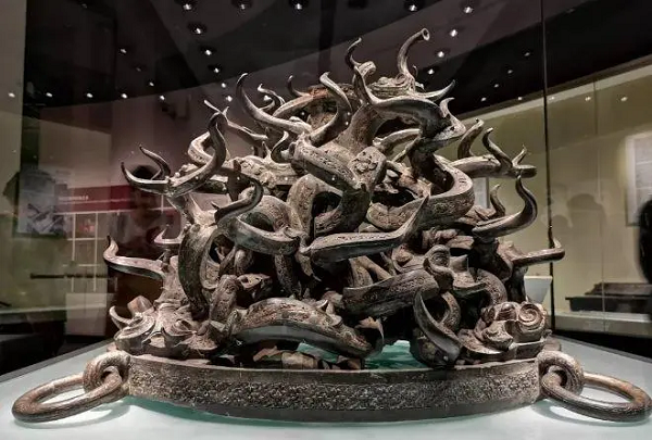 Bao vat gan 2.500 nam khien cong nghe hien dai khong the lam gia