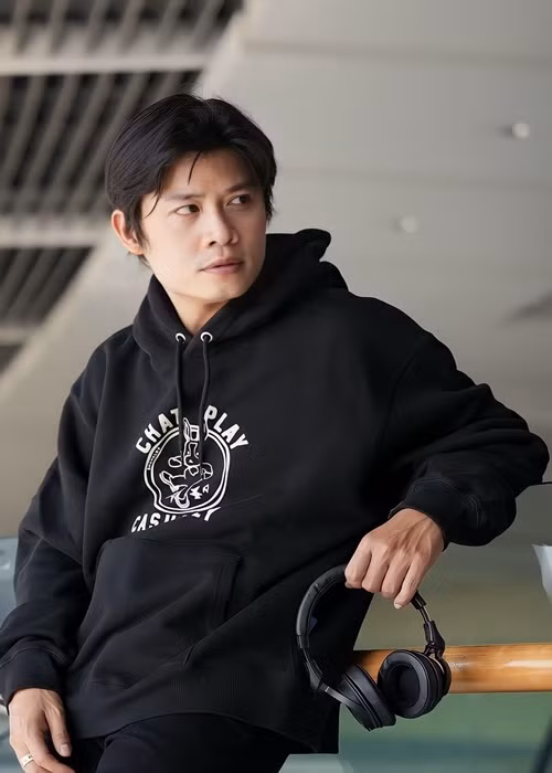 Tháng 8/2022, nhạc sĩ Nguyễn Văn Chung chia sẻ, anh nhận số tiền tác quyền hơn 510 triệu đồng từ Trung tâm Bảo vệ quyền tác giả âm nhạc Việt Nam cho quý 2 năm 2022. Trung bình, tiền tác quyền các quý của anh dao động 200 - 300 triệu đồng/quý.