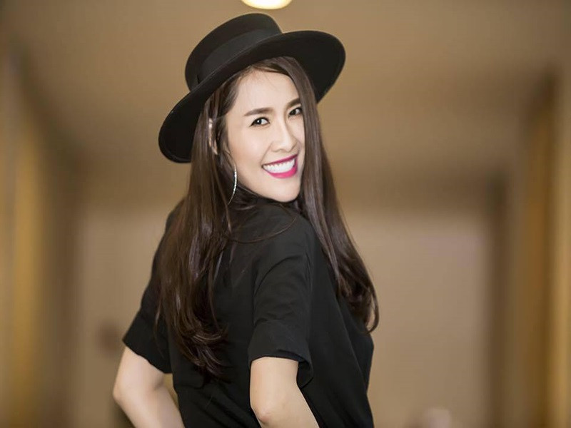 Quế Vân còn vướng nhiều lùm xùm khác như hôn đồng giới, chụp ảnh selfie trong đám tang, thi chui Hoa hậu người Việt hoàn cầu 2013, vướng tin đồn hẹn hò Cao Thái Sơn. Ảnh: FBNV.