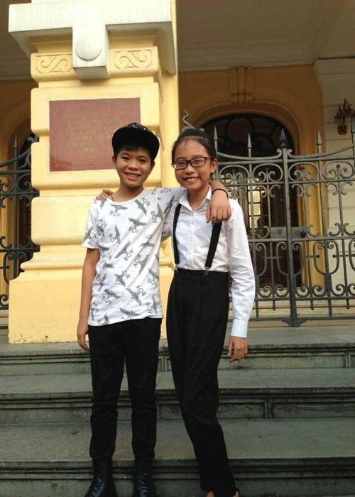 Cả hai vui vẻ đi chơi ở Hà Nội không lâu sau chung kết Giọng hát Việt nhí. Ảnh: Zing.