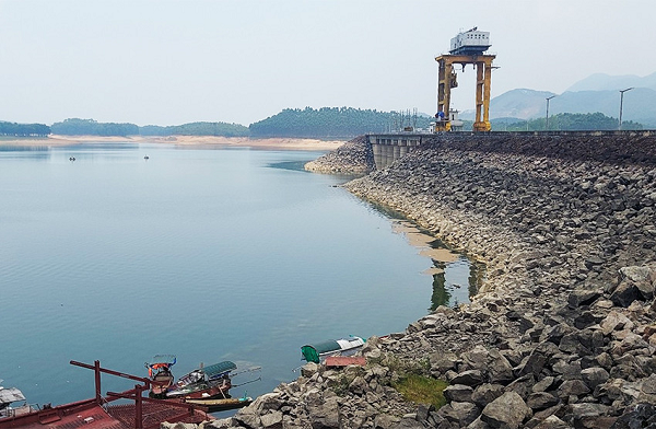 Han han lam thuy dien can nuoc, mien Bac cat dien tung gio