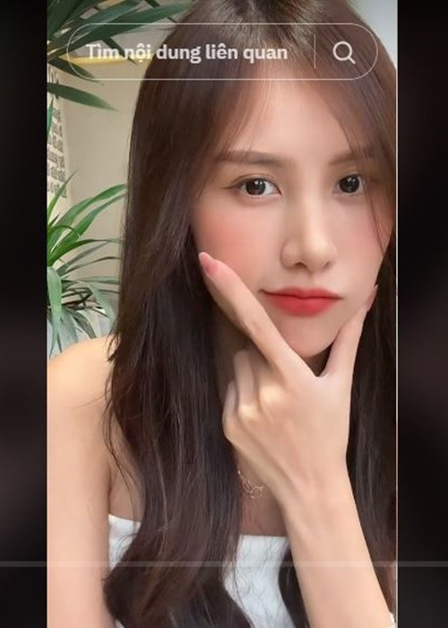 Cô khoe mũi thon gọn sau khi dao kéo lần hai. (Ảnh chụp màn hình)