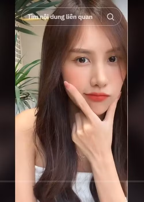 Cô khoe mũi thon gọn sau khi dao kéo lần hai. (Ảnh chụp màn hình)