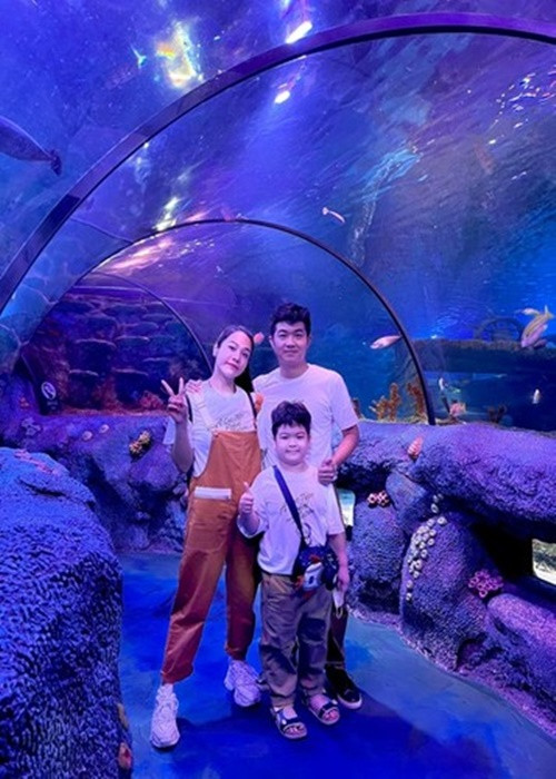 Trước đây, khi một cư dân mạng để lại bình luận mong Nhật Kim Anh và chồng cũ quay lại vì con trai, nữ diễn viên cho biết: "Dạ như vậy là đủ vui và hạnh phúc, hòa bình rồi ạ, nhiều khi hàn gắn lại không được vậy đâu ạ”. Ảnh: FBNV.