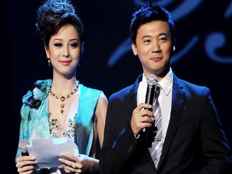 Năm 2014, Khắc Nguyện làm MC chung kết Hoa hậu Việt Nam cùng Jennifer Phạm. Ảnh: Tiền Phong.