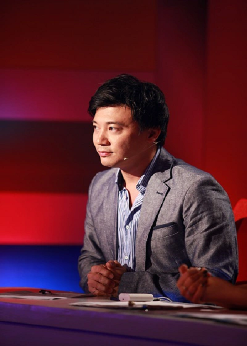 Khắc Nguyện còn dẫn các chương trình như Rubic 8 (VTV), Tạp chí Văn nghệ (HTV), Kinh tế tài chính (HTV). Ảnh: VTV.