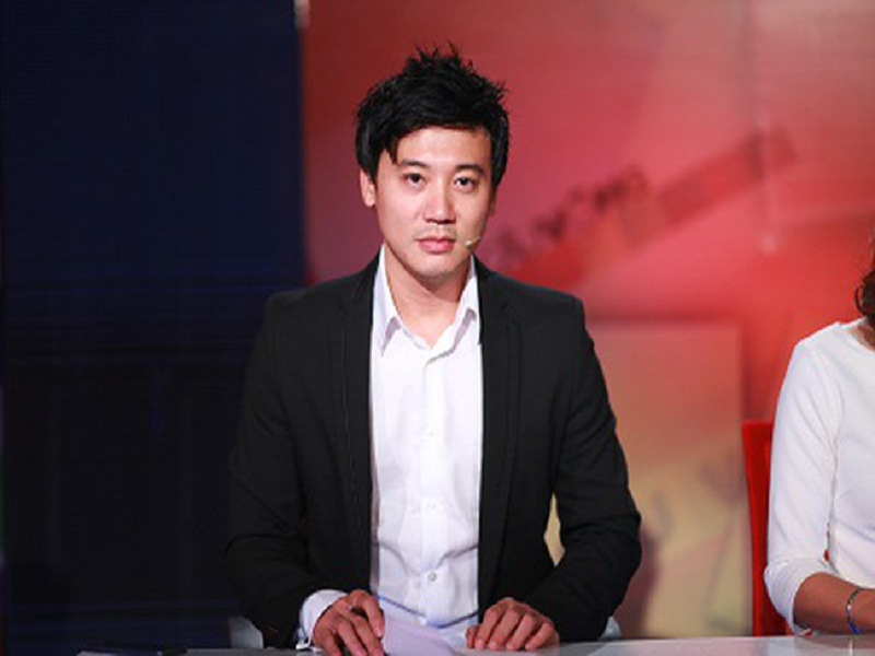 Khắc Nguyện 3 lần liên tiếp ngồi trên ghế nóng của chương trình tìm kiếm gương mặt mới của VTV mang tên Cầu vồng. Ảnh: VTV.