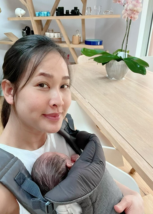 Không chỉ diễn viên Minh Thảo, nhiều mỹ nhân Việt cũng giấu nhẹm chuyện sinh nở. Dương Mỹ Linh là một trong số đó. Cô sinh con trai đầu lòng ở Mỹ vào tháng 4 vừa qua.