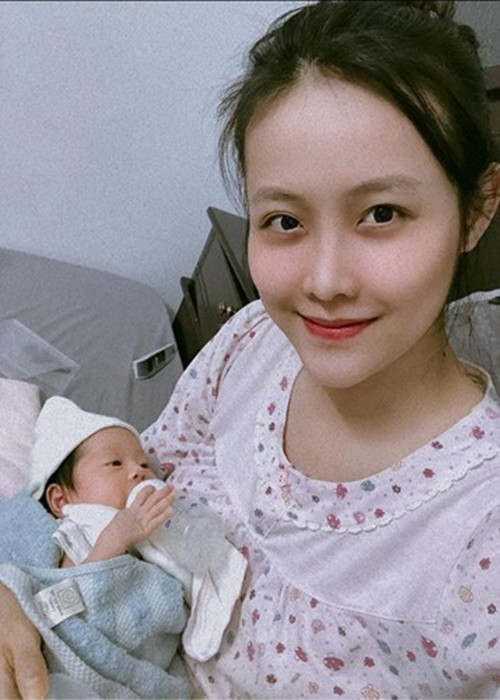 Năm 2020, Trương Mỹ Nhân sinh con gái đầu lòng. Đến năm 2022, cô mới tuyên bố có con.