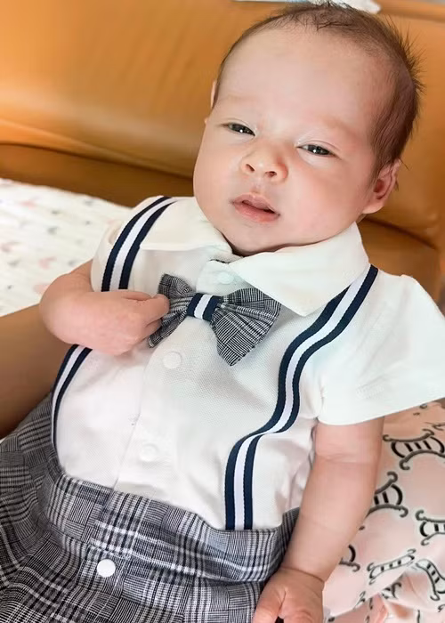 Minh Thảo là một trong những sao Việt bí mật sinh con. Nữ diễn viên phim Nhà có 5 nàng tiên cho biết, con trai tên Jaydee, được 45 ngày tuổi.