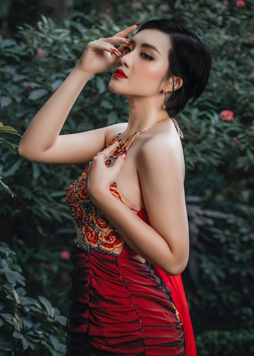 Nhan sắc ngọt ngào, quyến rũ của Quản Hân khiến nhiều người mê mẩn.