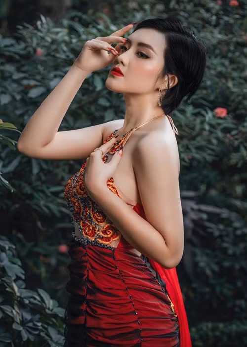 Nhan sắc ngọt ngào, quyến rũ của Quản Hân khiến nhiều người mê mẩn.