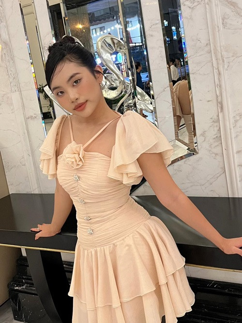 Nữ ca sĩ nhận ra những lời nói phán xét không đáng để cô hành hạ bản thân. Phương Mỹ Chi chọn cách lắng nghe bản thân nhiều hơn vì trong cuộc sống này không ai hoàn hảo cả. Nữ ca sĩ đã tìm đến phương pháp ăn uống khoa học và tích cực tập luyện thể dục. Ảnh: FBNV.