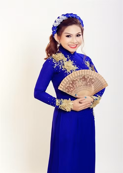 "...Bây giờ Hồng Phượng lôi tôi vào cuộc đã khiến tôi rất sốc. Vì nhiều ngày qua dư luận dậy sóng chung quanh chuyện tranh chấp gia tài của ba tôi, tôi không lên tiếng. Có cả những lời ác ý cho rằng tôi toàn quyền nắm giữ gia sản đó, thật là đau lòng", Bình Tinh nói. Ảnh: Tổ Quốc.