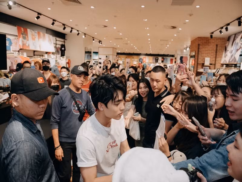 Sau khi vào showbiz, MONO có lượng fan đông đảo. Tháng 12/2022, anh tổ chức buổi họp fan đầu tiên của mình. Ảnh: FBNV.