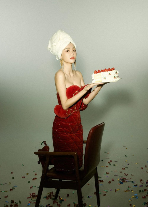 Ở tuổi 44, Trần Kiều Ân trẻ trung, quyến rũ, chẳng trách chồng kém 9 tuổi mê mẩn. Ảnh: Instagram.