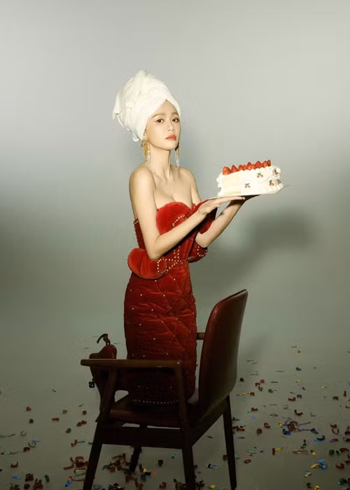 Ở tuổi 44, Trần Kiều Ân trẻ trung, quyến rũ, chẳng trách chồng kém 9 tuổi mê mẩn. Ảnh: Instagram.