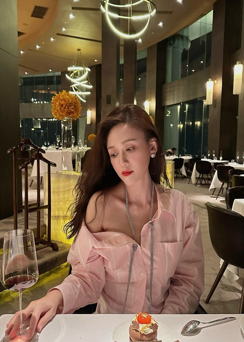 Nữ diễn viên phim Hoàng tử ếch ngày càng đẹp mặn mà sau khi kết hôn năm 2022. Ảnh: Instagram.