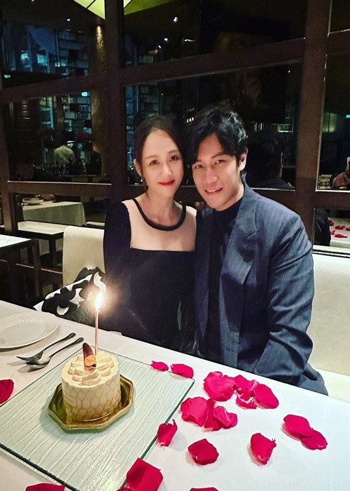 Chồng trẻ của Trần Kiều Ân tên Alan. Anh không hoạt động trong showbiz. Alan có bố mẹ là doanh nhân nổi tiếng ở Malaysia. Bản thân ông xã Trần Kiều Ân có sự nghiệp kinh doanh riêng. Ảnh: Instagram.