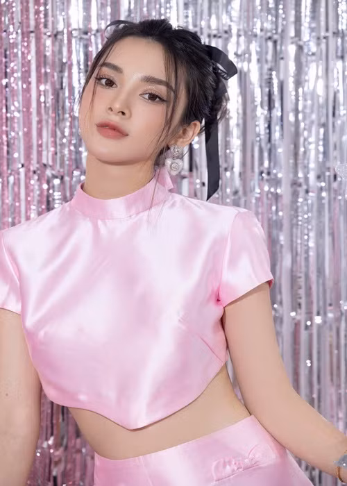 Quỳnh Lương nhấn mạnh, cô không ngần ngại đối chất với thị phi không đúng về mình bởi quan niệm: “Sống có thể nghèo, có thể không hạnh phúc nhưng tuyệt đối không sống mất danh dự”. Ảnh: FBNV.