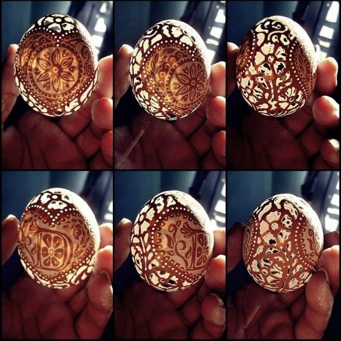 Năm nay, các món quà handmade vẫn chứng tỏ được sức hút đối với khách hàng. Cửa hàng quà tặng ở Hà Nội tung ra bộ sản phẩm trứng nghệ thuật, từ các vỏ trứng gà, đà điểu được lắp đèn led và khắc hình trang trí, tạo nên món đồ kỷ niệm đẹp mắt.