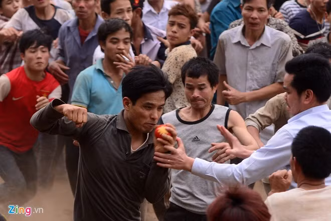 Tuy nhiên, để thoát khỏi đám đông, mang được phết về đích, chặng đường rất gian nan.