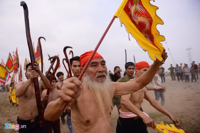 Nao loan vi tram thanh nien giam dap cuop qua phet Hien Quan