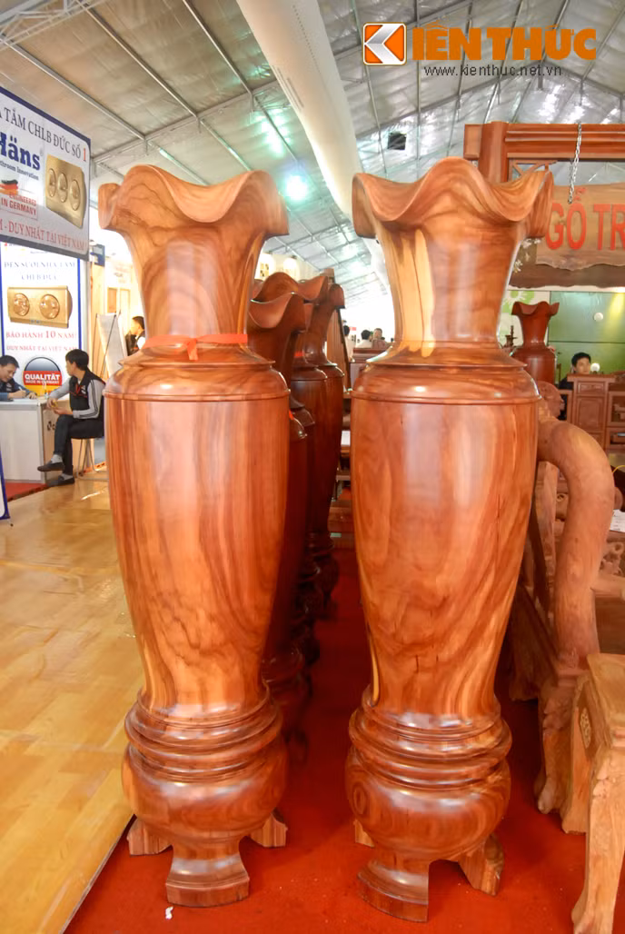 Mỗi cặp lục bình gỗ tại đây có giá từ 75 - 80 triệu đồng.