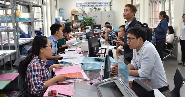  Quy định việc bầu, tuyển dụng cán bộ, công chức làm việc tại xã, phường, thị trấn của TP HCM: Chính phủ ban hành Nghị định số 07/2024/NĐ-CP ngày 1/2/2024 quy định chi tiết việc bầu, tuyển dụng, sử dụng, quản lý cán bộ, công chức làm việc tại xã, thị trấn và cán bộ phường của TP HCM tại khoản 3 Điều 9 Nghị quyết số 98/2023/QH15 ngày 24/ 6/2023 của Quốc hội thí điểm một số cơ chế, chính sách đặc thù phát triển TP HCM.