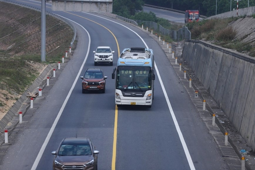  Đẩy nhanh nâng cấp các tuyến cao tốc đầu tư phân kỳ: Thủ tướng Chính phủ Phạm Minh Chính đã ký Công điện số 16/CĐ-TTg ngày 21/2/2024 đẩy nhanh nghiên cứu, triển khai đầu tư nâng cấp các tuyến đường bộ cao tốc đang khai thác, đang đầu tư theo quy mô phân kỳ.