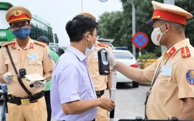 Xu ly lanh dao don vi de can bo vi pham nong do con