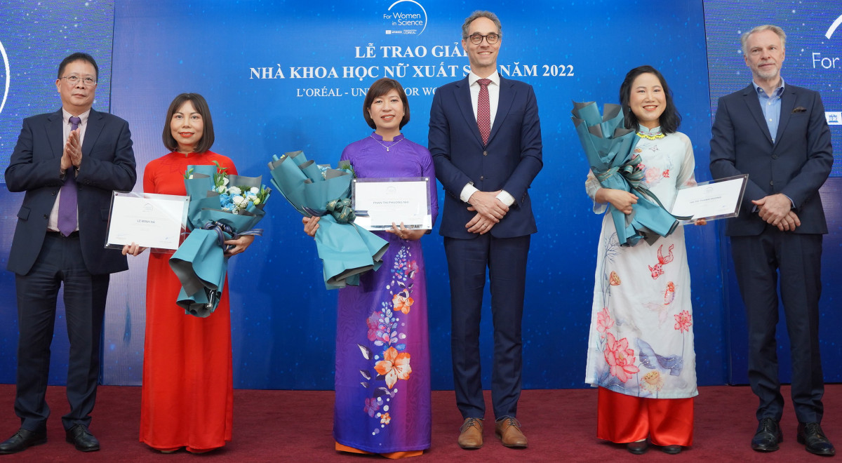 Chan dung 3 nha khoa hoc nu xuat sac duoc L’Oreal – UNESCO vinh danh