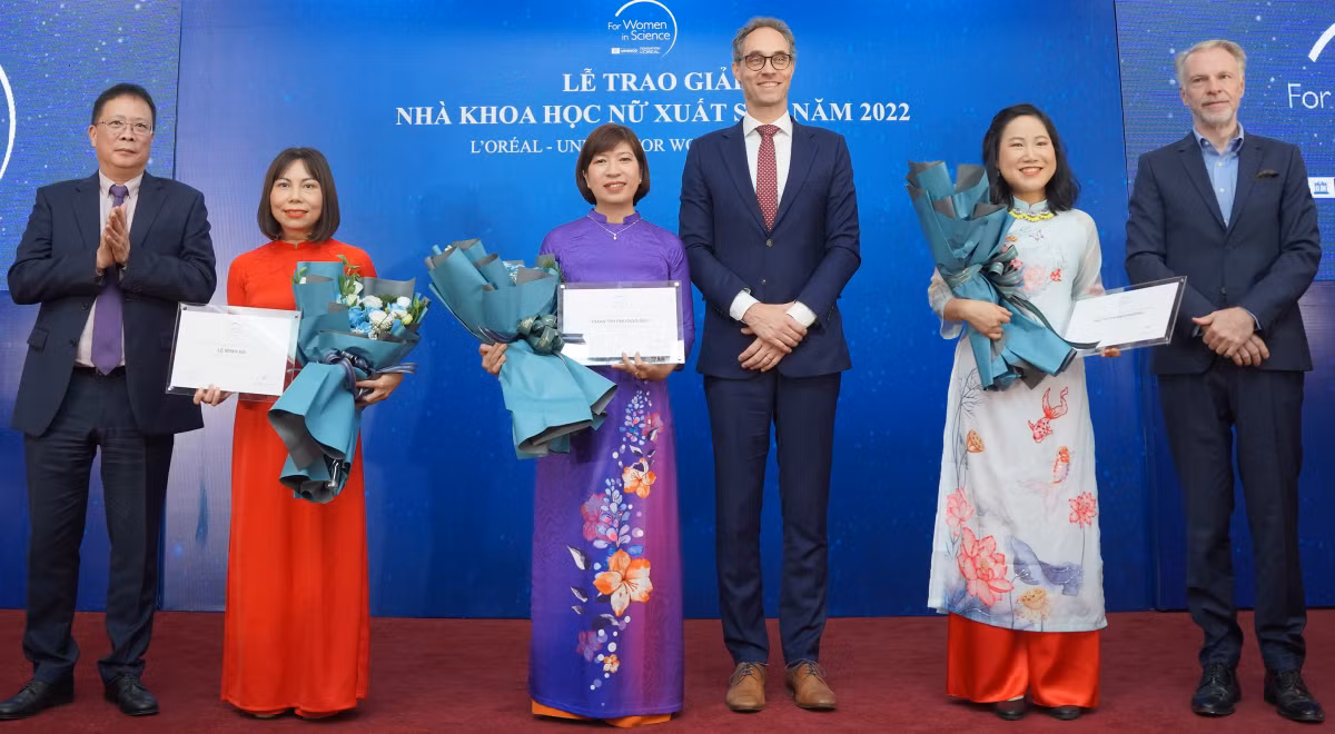 Chan dung 3 nha khoa hoc nu xuat sac duoc L’Oreal – UNESCO vinh danh