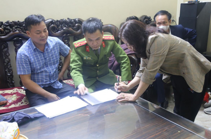 Sap xuong xay trai phep, 5 nguoi thuong vong, khoi to chu cong trinh