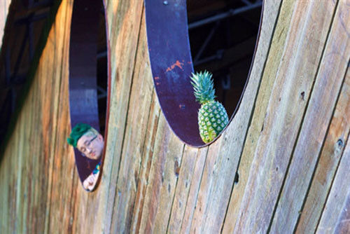 Hansel đã chia sẻ hình ảnh kiểu tóc thú vị của anh trên mạng xã hội và nhận được sự quan tâm của cộng đồng mạng.